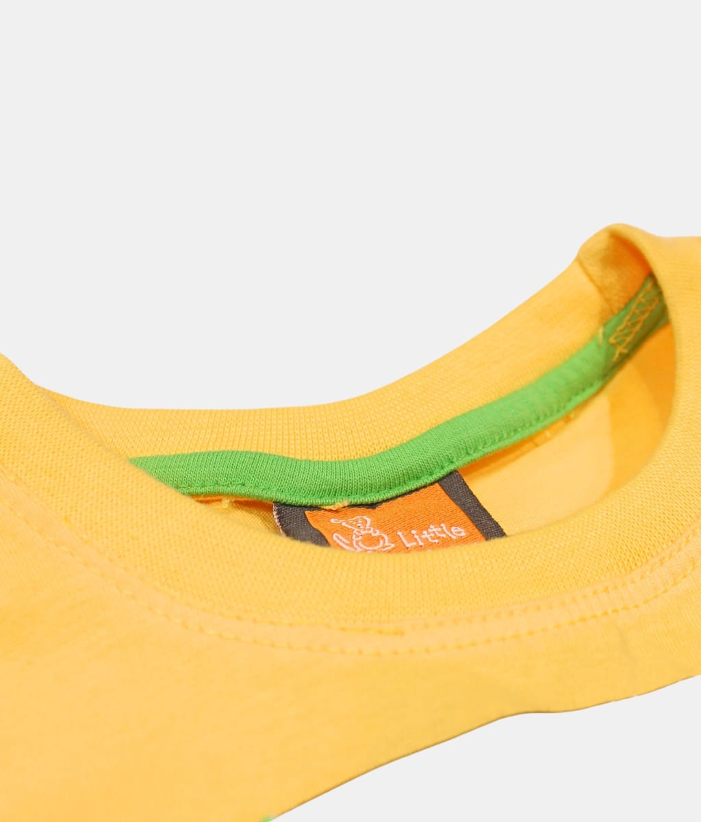 Little kangaroo Yellow Beach Scene Kids T-Shirt